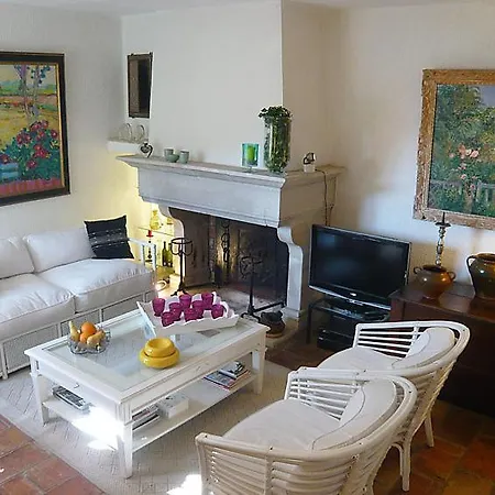 Semesterbostad Pardigon Sleeps 6 Air Con Wifi